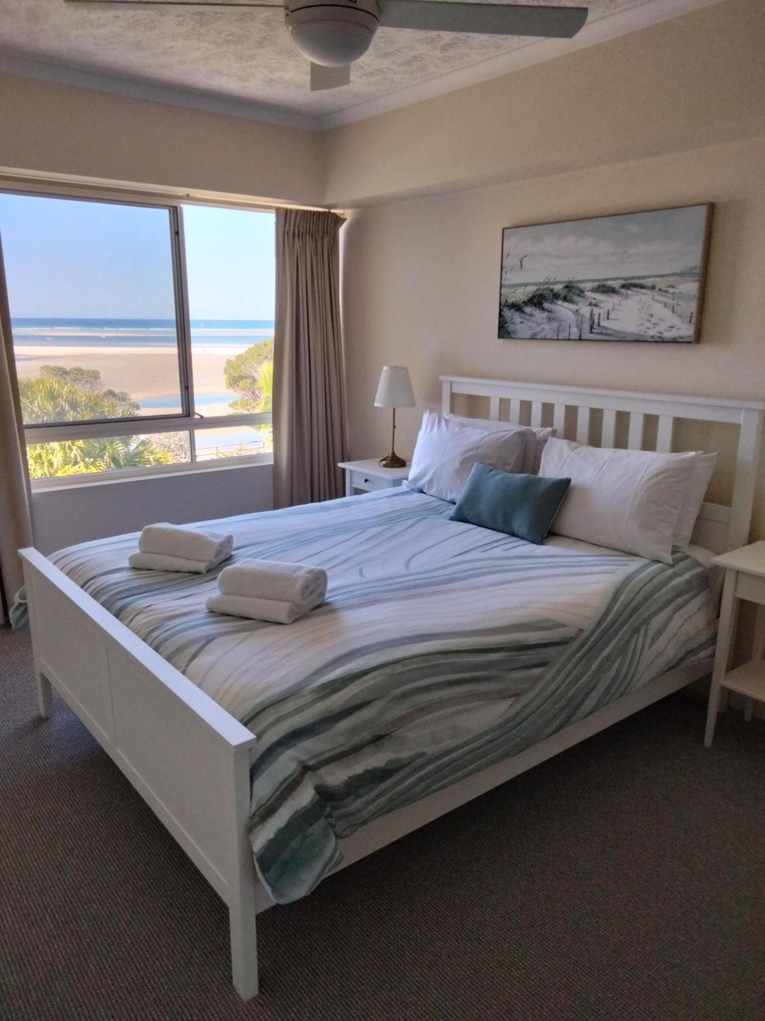 Moorings Beach Resort Caloundra Eksteriør billede